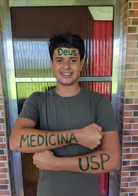 Baiano que conquistou o primeiro lugar de Medicina na USP está na UTI