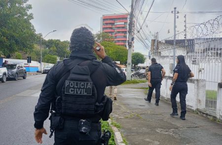 Polícia prende três investigados por série de roubos em ônibus de Salvador
