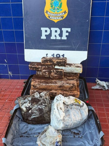 Mala com forte odor de café chama atenção da PRF e leva à apreensão de 13,7 kg de cocaína na Bahia