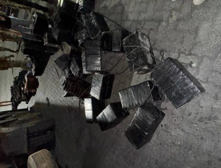 PF apreende mais de 850 kg de cocaína e prende nove pessoas no Porto de Salvador