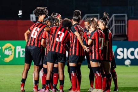 Leõas perdem para o Bragantino e seguem na luta contra o rebaixamento
