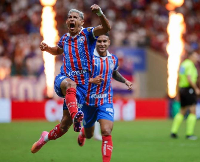 Com show de Erick Pulga, Bahia vence o Inter de virada na Fonte Nova