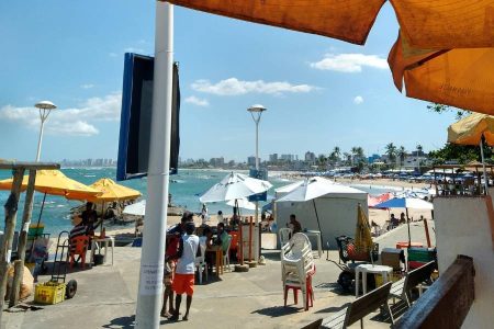 Ação da PM revela esconderijo inusitado para mais de 200 porções de drogas em Salvador