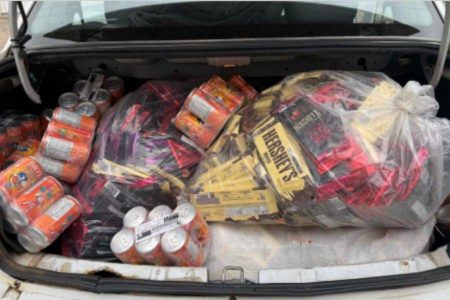 Mais de 3 mil alimentos e bebidas vencidos são apreendidos pela vigilância sanitária na Bahia