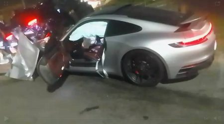 Porsche fica destruído após colisão na Avenida Paralela, em Salvador