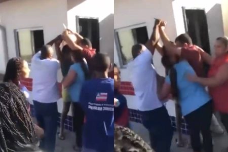 VÍDEO: Mulher entra em escola com faca e funcionários separam briga