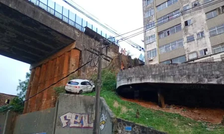 Após carro despencar de viaduto, Codesal aciona reparos em estrutura no Ogunjá