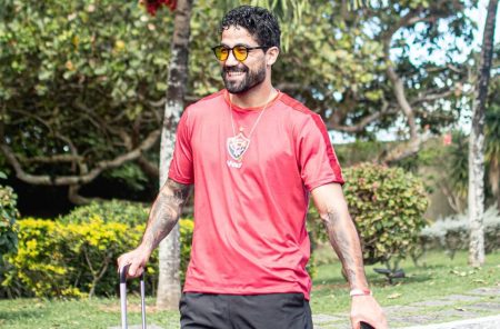 Vitória escolhe zagueiro e fecha lista para a Copa do Brasil