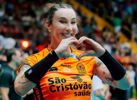 Tiffany Abreu se pronuncia após CBV restringir participação de mulheres trans no vôlei