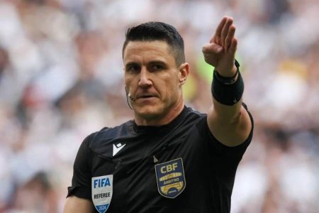Árbitro alvo de reclamações do Vitória é escalado para jogo decisivo contra o Vasco