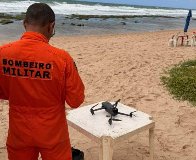 Jovem que entrou no mar em Vilas do Atlântico segue desaparecido; buscas serão retomadas nesta quarta