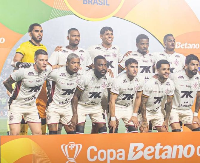 Mesmo com um a mais, Vitória perde para o Vasco e se complica na Copa do Brasil