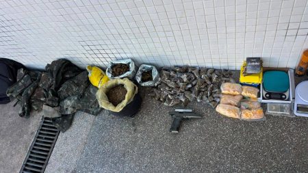 Mulher é presa com 10 kg de maconha e drogas no bairro do Doron