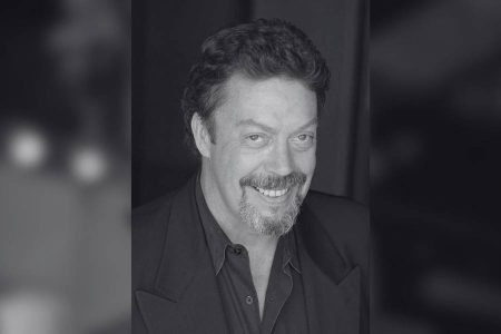 Morre Tim Curry, 1º intérprete de Pennywise, aos 80 anos