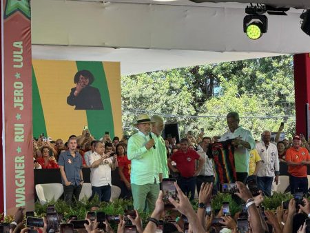 VÍDEO: Lula destaca carinho pela Bahia e brinca sobre torcida para o Vitória durante convenção do PT