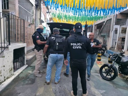 Cartas prometiam dinheiro, mas escondiam golpe: trio é preso suspeito de enganar idosos na Bahia