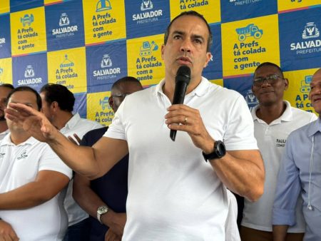 Em entrega de novo camelódromo, Bruno Reis anuncia construção de escola e reforço na coleta de resíduos