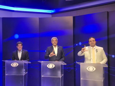 Entre ataques e defesas, debate expõe estratégia de Neto, Jerônimo e Mansur na corrida pelo Governo