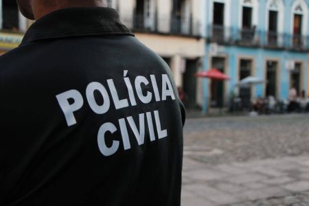 Adolescente suspeita de esfaquear mulher em Feira de Santana é presa em Salvador