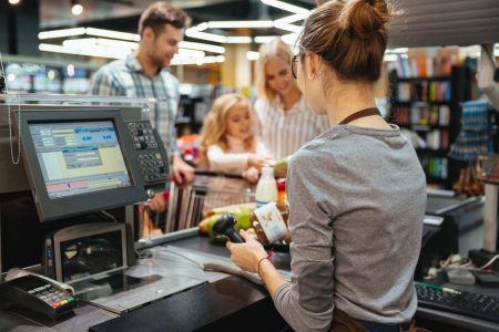Supermercados de Salvador podem ser obrigados a manter mais caixas abertos; entenda