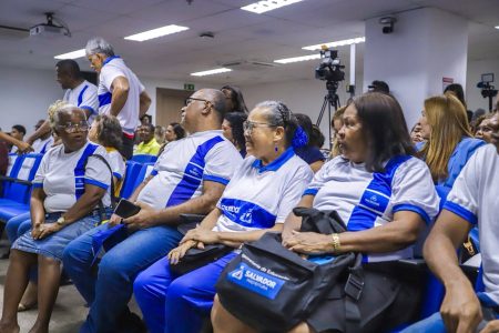 Bolsa Presença começa a ser paga a alunos da EJA em setembro