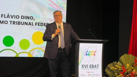 Dino faz referência ao Banco Master e alerta para uso do mercado financeiro na lavagem de dinheiro