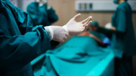Justiça considera ilegal norma que autorizava dentistas a realizar harmonização facial