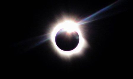 Eclipse solar total acontece nesta quarta; saiba onde o fenômeno poderá ser visto