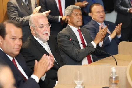 Aposentadoria de Francisco Netto muda comando do TCM-BA e abre vaga para Adolfo Menezes