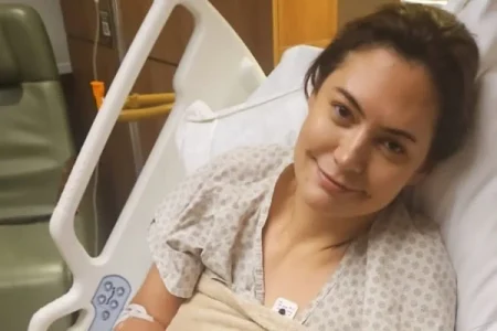 Michelle Bolsonaro publica foto no hospital na véspera do lançamento de candidatura ao Senado