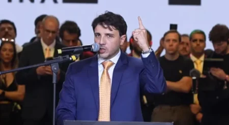 TSE adia análise da candidatura de Renan Santos após apontar indícios de irregularidades