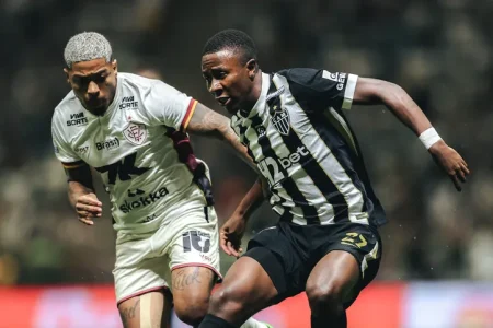Vitória volta a falhar na defesa, perde para o Atlético-MG e chega pressionado para decisão