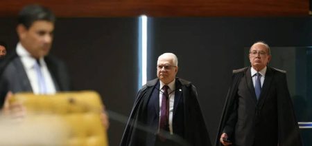Gilmar Mendes propõe proibir delegados da PF nos gabinetes de ministros do STF