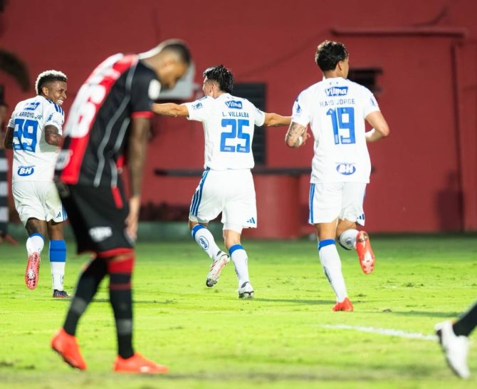 Vitória abre vantagem, mas Cruzeiro vira e vence por 3 a 1 no Barradão