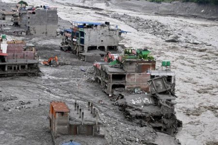 Número de mortos em enchentes no Nepal passa de mil