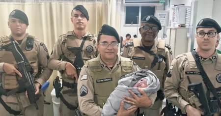 Recém-nascida é abandonada dentro de sacola plástica e resgatada por PMs em Salvador