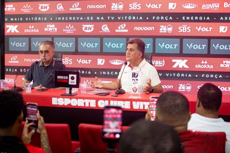 “Não tem ninguém satisfeito”, diz Fábio Mota sobre desempenho do Vitória como visitante