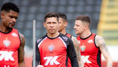 De olho no Grêmio, Vitória faz último treino antes de duelo no Barradão