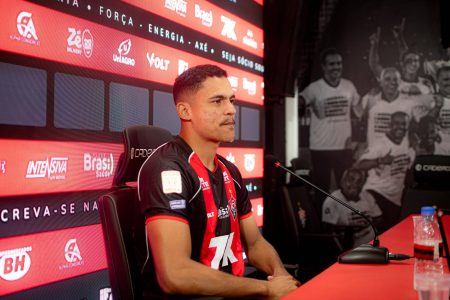 VÍDEO: Alex Bruno revela sondagens de Athletico-PR e Sport e explica escolha pelo Vitória