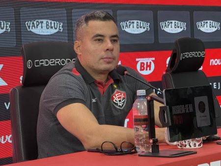 Jair Ventura aceita críticas da torcida, mas avisa: “Não vou responder o que querem que eu responda”