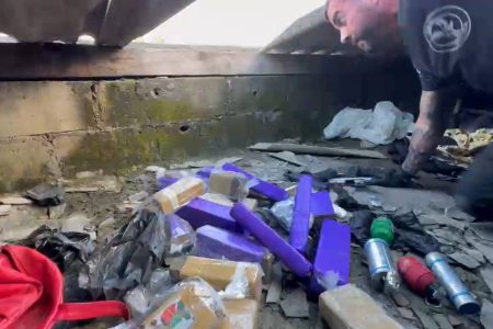 Polícia Civil apreende cinco granadas e armas em conjunto habitacional de Salvador