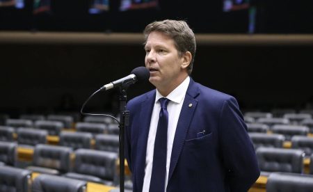 PF mira Mário Frias e envolvidos em investigação sobre recursos destinados ao filme Dark Horse