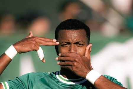 Vitória fecha contratação de zagueiro destaque da Série D
