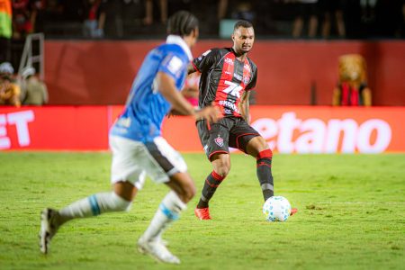 Vitória bate o Grêmio e volta a vencer no Campeonato Brasileiro