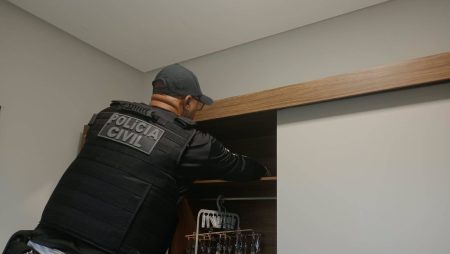 “Delivery” de drogas: operação prende suspeitos e cumpre 29 mandados em Feira