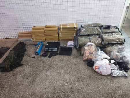 Polícia Militar desmonta depósito de drogas no Bairro da Paz