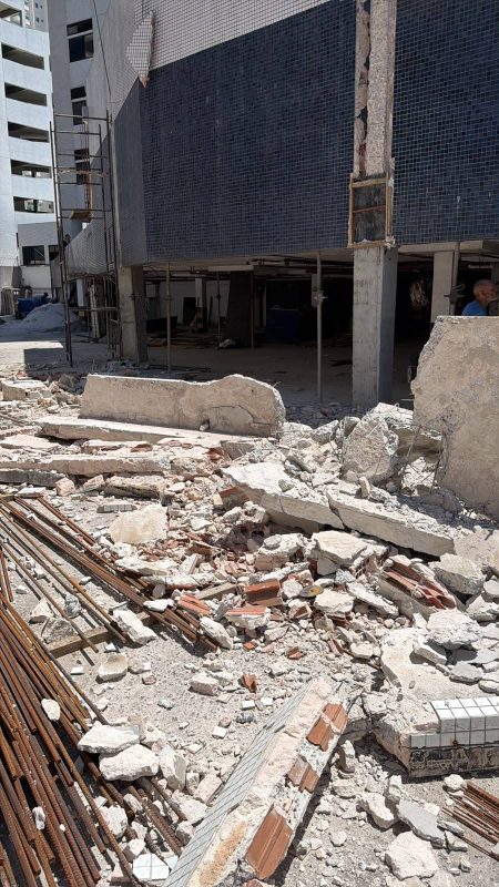 Trabalhador fica ferido após marquise desabar durante demolição em Salvador