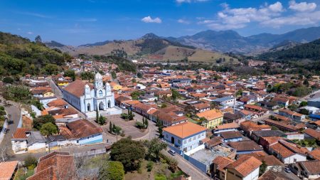 Ataque a tiros mata criança e deixa outras três feridas no interior da Bahia; saiba onde
