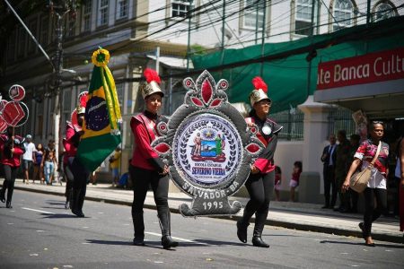 Mais de 7 mil estudantes participam de desfile de 7 de Setembro na Bahia