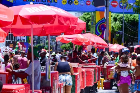 Prefeitura abre inscrições para ambulantes atuarem no Carnaval de 2027